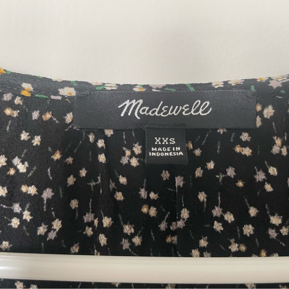 Black and floral blouse with buttons on the front. - Picture 4 of 4